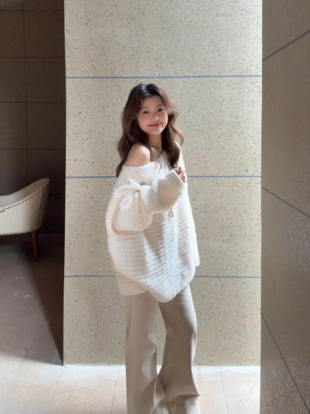 

Laid-ba Pure Desire Knitted Top Loose Fit Casual Sle oulder Bared White Sweater Comfortable Autumn Winter Women's Faion