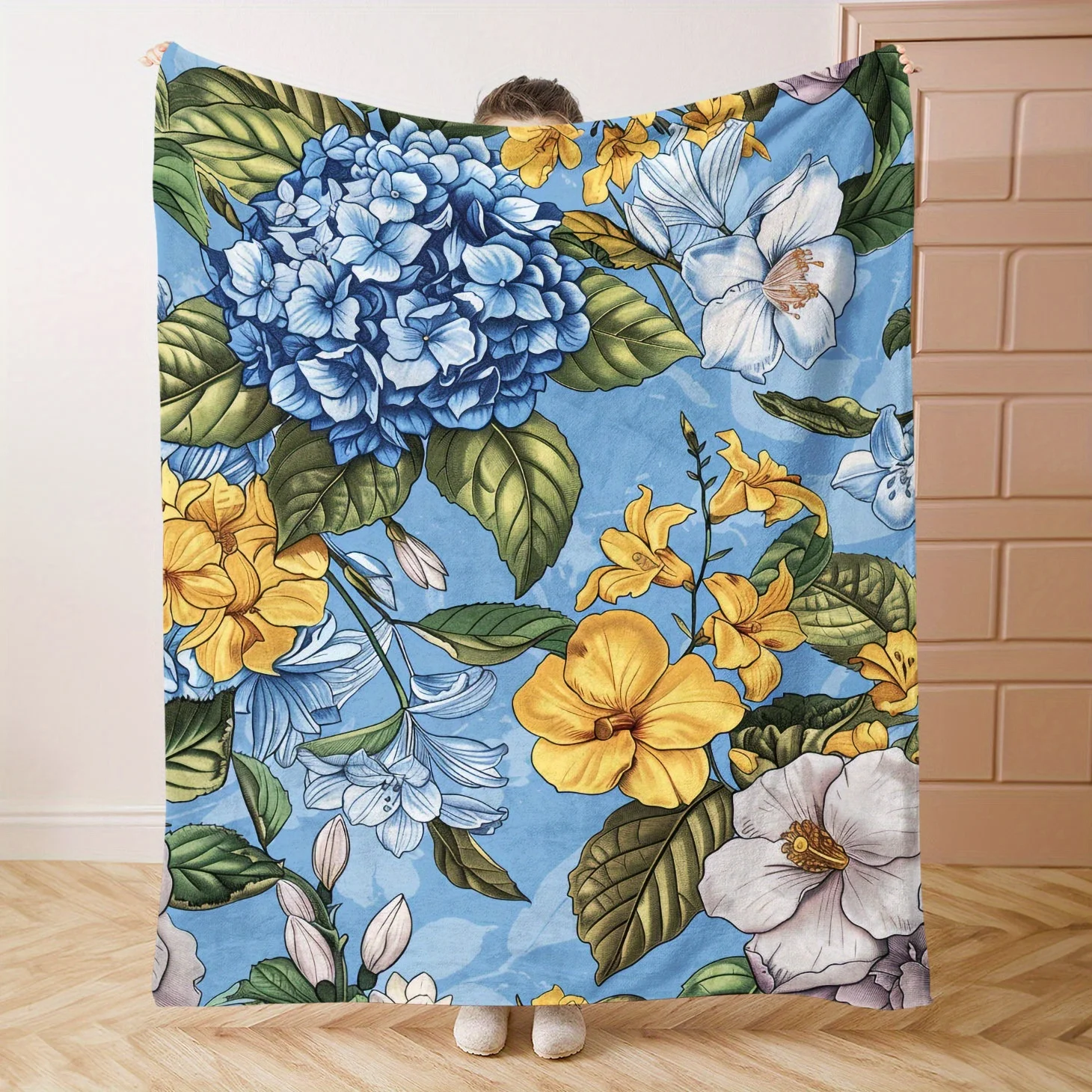 Elegant Blue Floral Flannel Blanket - Soft, Warm & Lightweight For Every Season