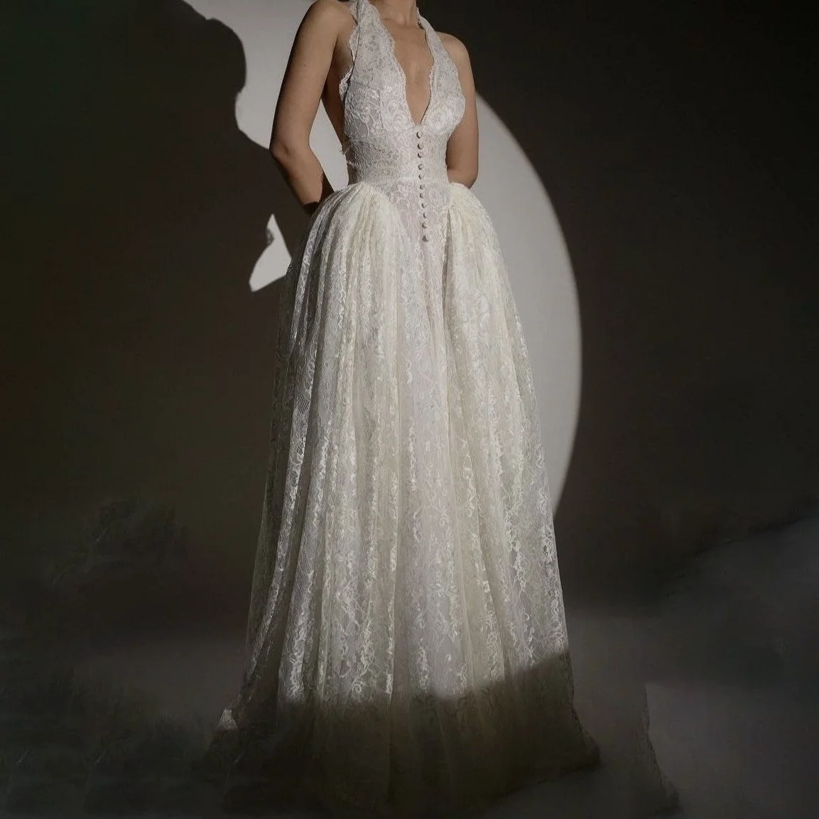 Elegant Halter Lace Sleeveless Straight Bride Wedding Dresses Bridal Gowns Customized