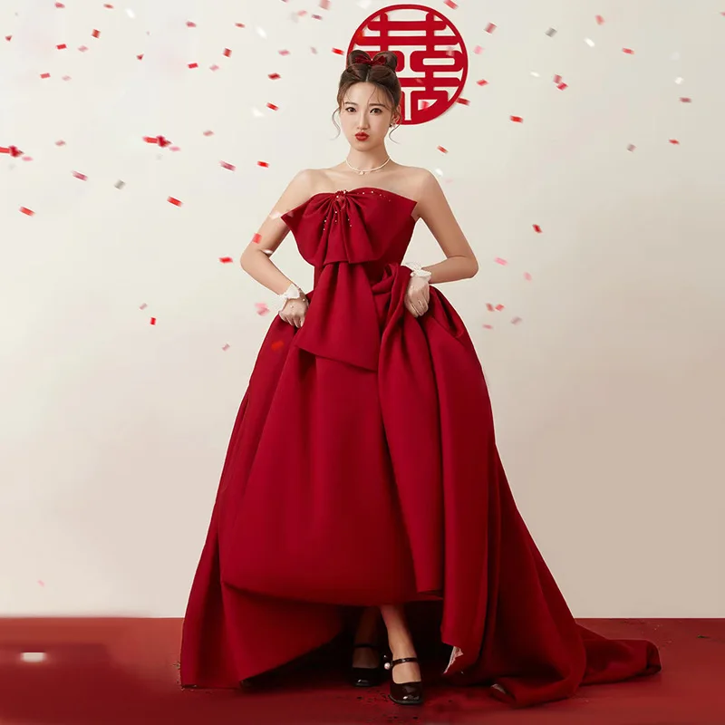 

Sweet Bow Strapless Wedding Dress With Train New Red Vestidos De Noiva Sleeveless Backless Simple Robe Mariage Femme Customized