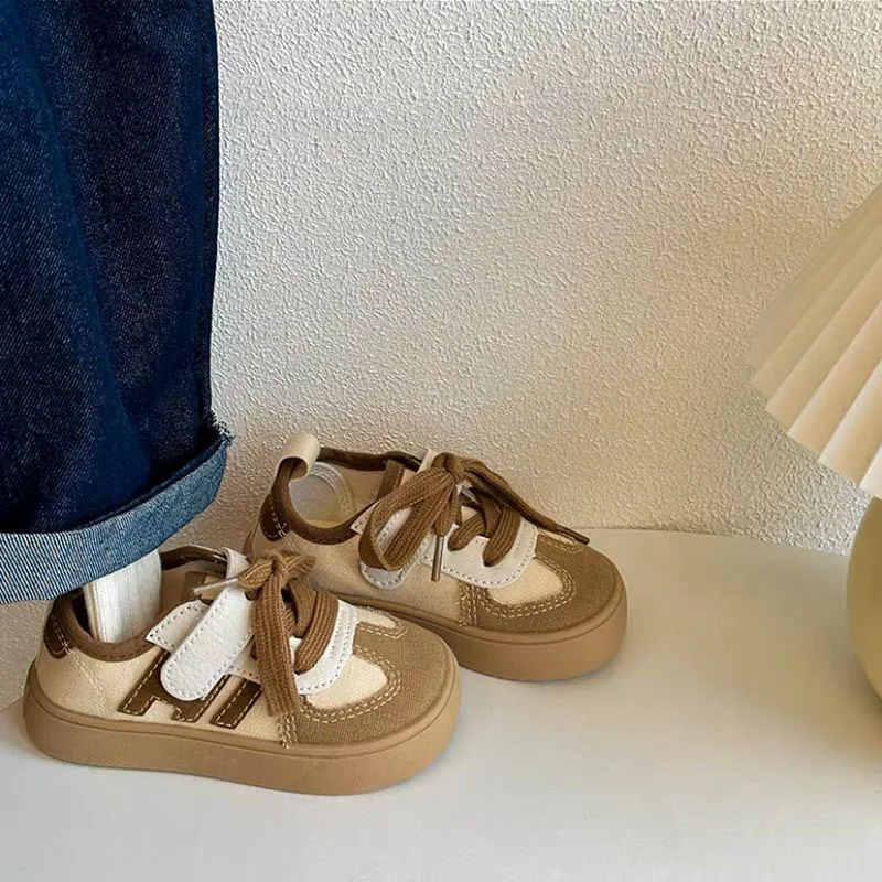 Zapatos de lona coreanos para niños pequeños, zapatillas informales de suela suave, transpirables, color rojo, primavera y otoño, 2024