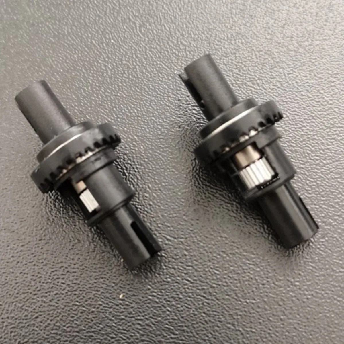 A04F-2 Uds caja diferencial K989-26 diferencial de bola ajustable con chasis de fibra de carbono carcasa inferior de coche