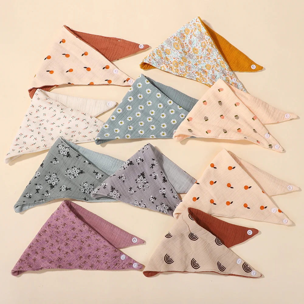

10 шт., хлопковые нагрудники с цветочным принтом, безопасные детские полотенца для слюней, тканевые защитные салфетки, разные цвета для младенцев