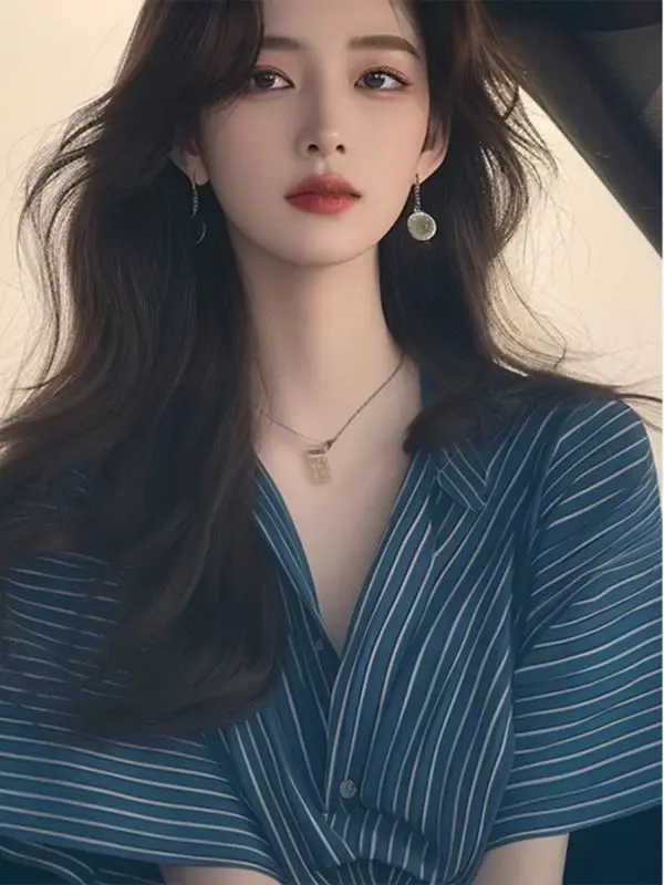 Einzigartiges und schönes Top-Design im neuen Sommerstil und modisches blau gestreiftes Hemd