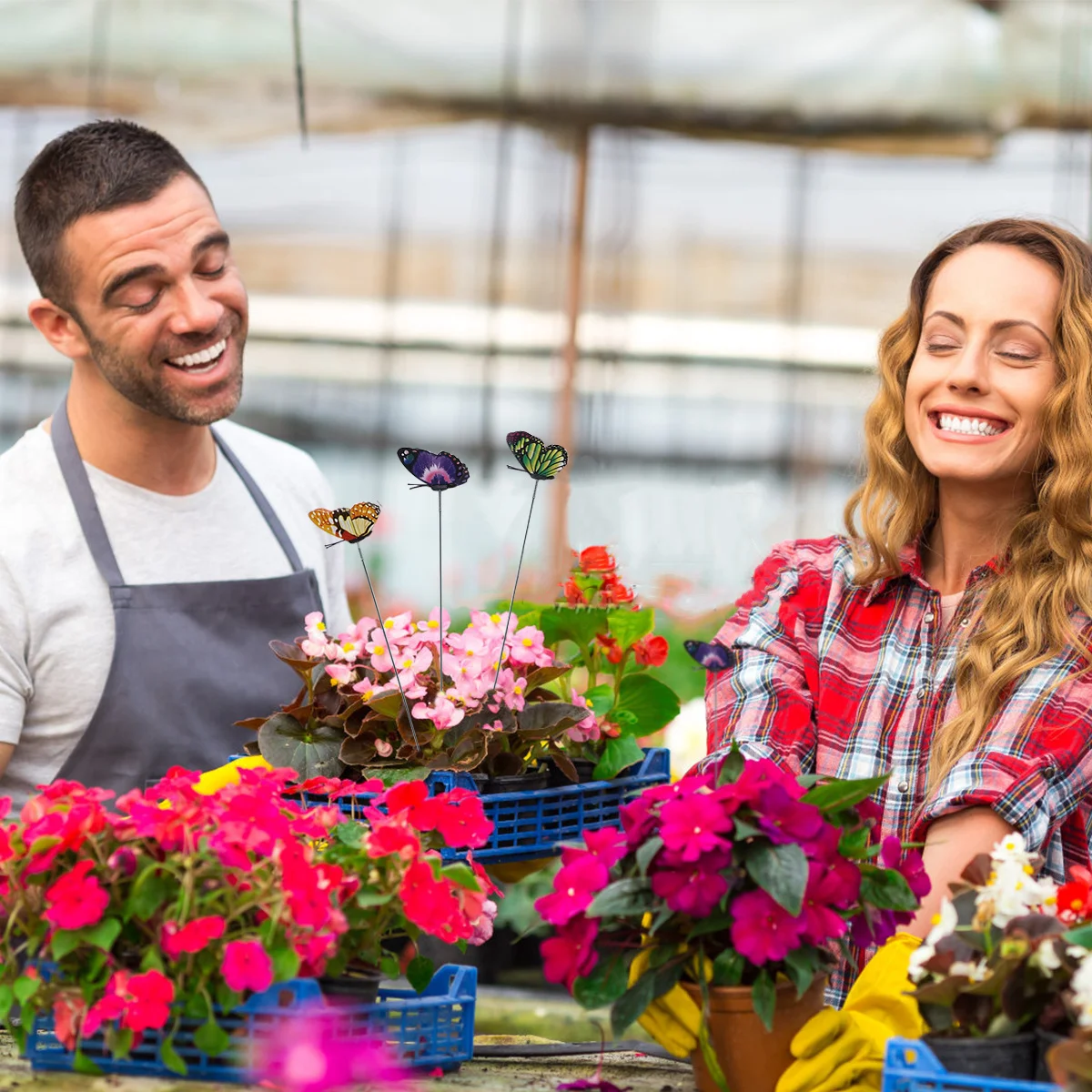 

20 PVC Gardening Decor Rods and 4 Dragonfly 3D Plastic Crafts Waterproof Garden Decoration Spring Vibrating Rods for Flowerpot