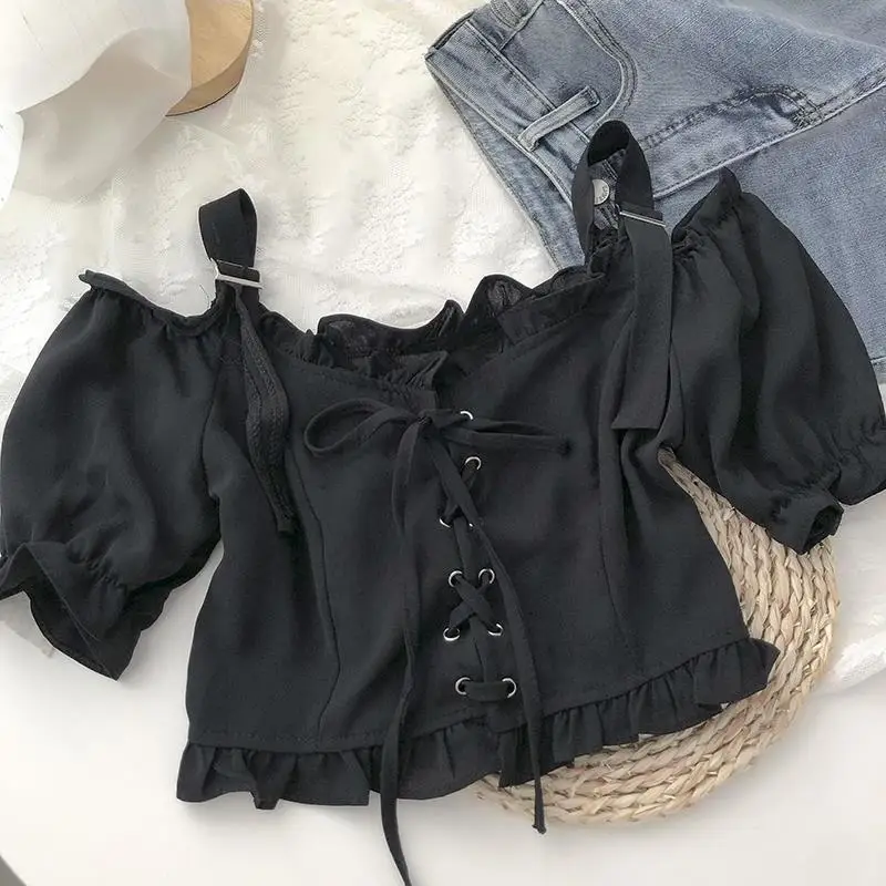 بلوزات حريمي بأكمام منتفخة ورقبة مائلة متينة النسخة الكورية قطع علوية نسائية صيفية عصرية يومية تناسب كلية Kawaii