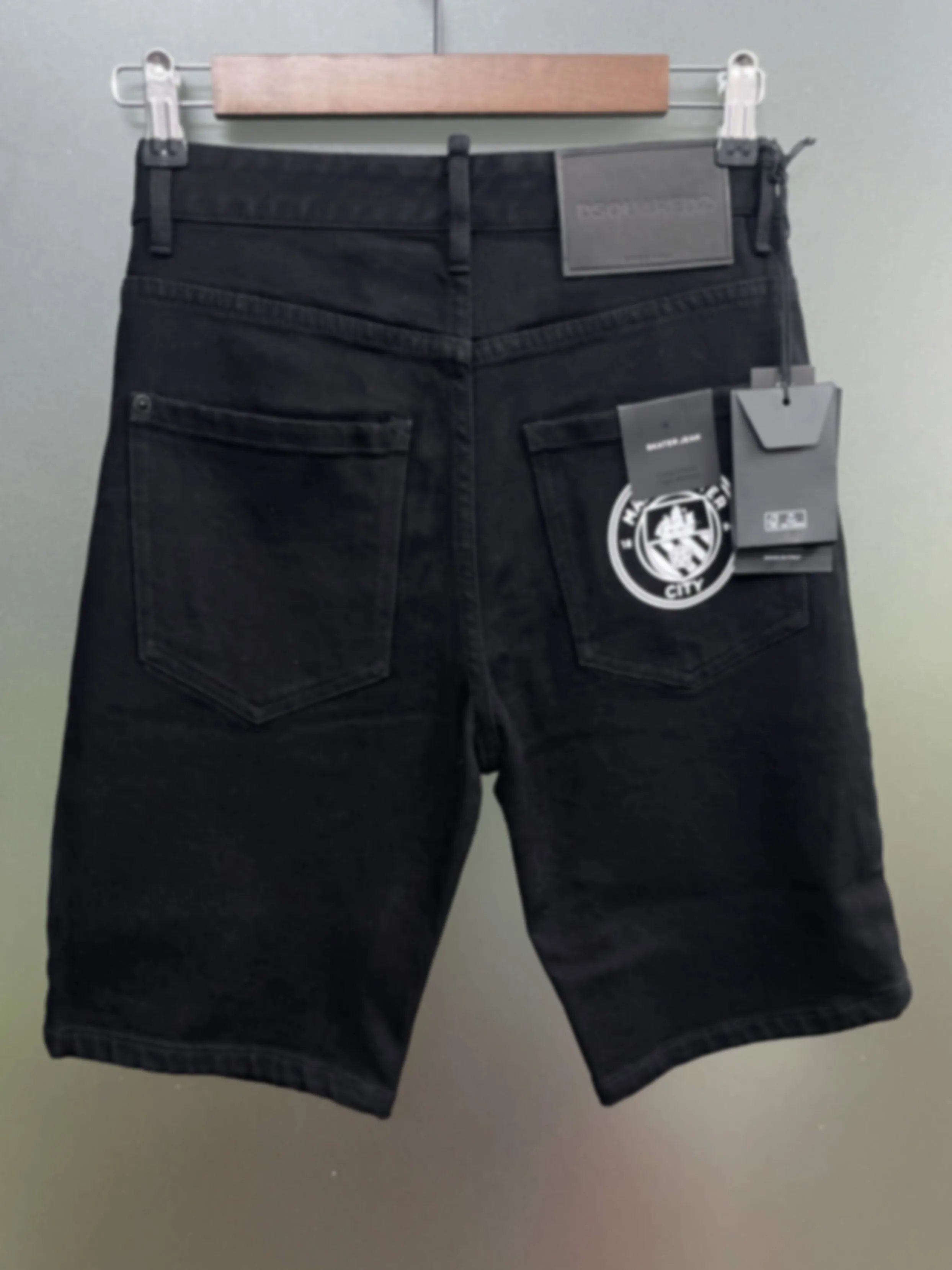 2024 Spring/Summer New denim shorts for men, D2 jeans, trendy men, washed, worn, patched, painted, slim fit