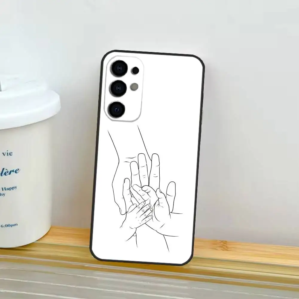 Etui na telefon Samsung S25,24,23,22,30,21,10,9,Ultra,Plus,Lite z motywem mamy, córki, syna, taty trzymających się za ręce, miękkie, czarne.