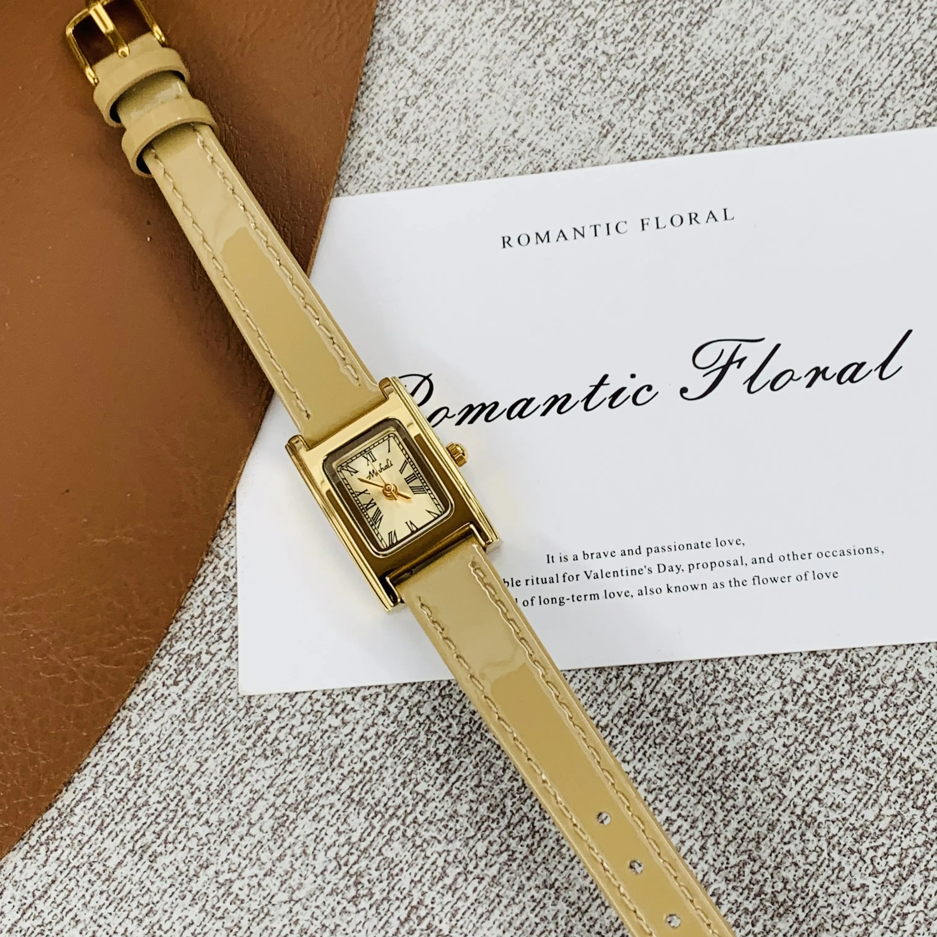 New Small Dial Women'S Watch With Apricot Leather StrapStylish And Versatile Square Quartz Watch With A Simple And Vintage Feel.