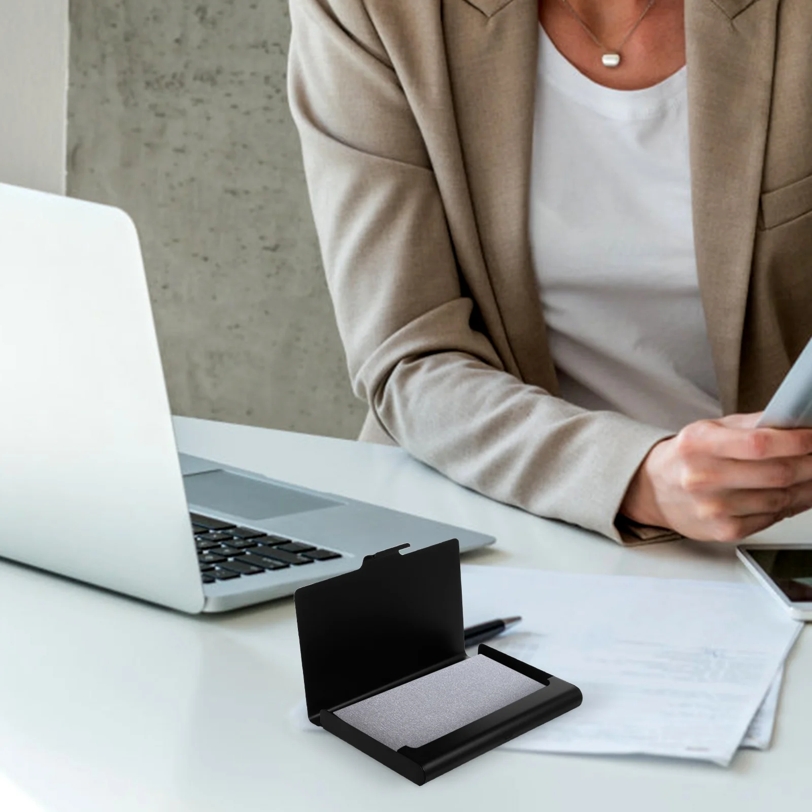 

Professional Business Card Storage Box Portable Office Container Easy to Use and Carry Business Card Holder Name Cards Box