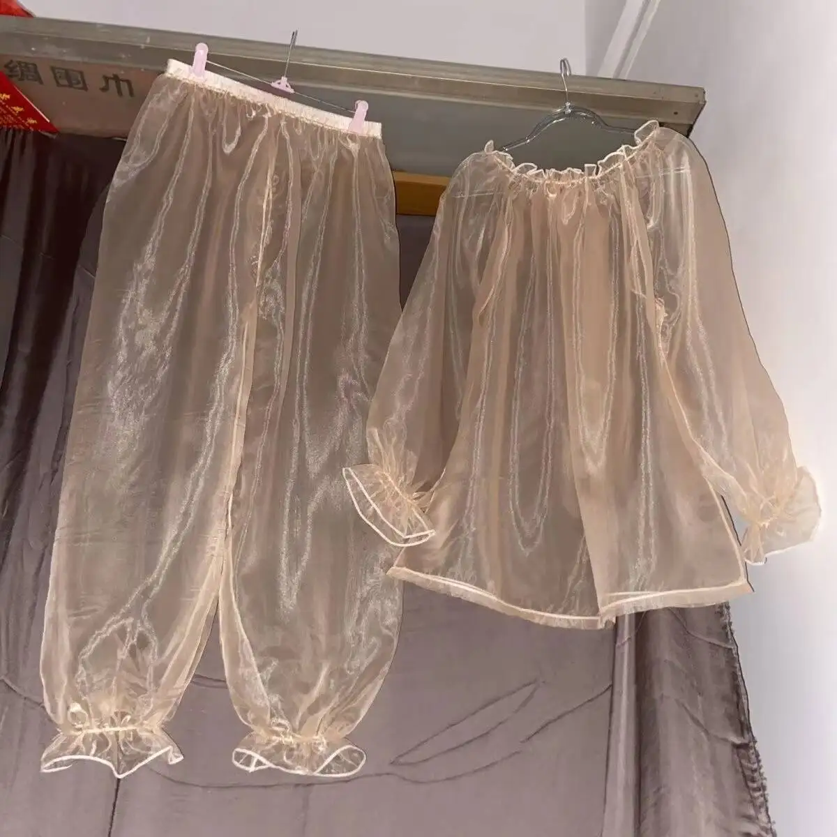 

Глянцевая сетка из ледяного шелка, атласный комплект из 2 предметов, топ с длинными рукавами, штаны для сна, низ