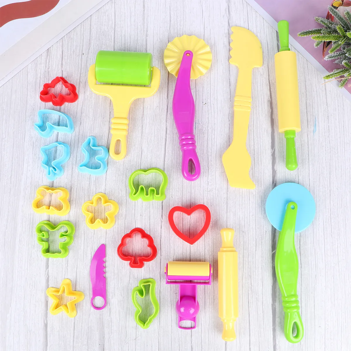 1Set Premium Cartoon Animal Mold Set for Creative Play Fine Workmanship Bright Colors Easy-Grip DIY Plasticine Mold Beach