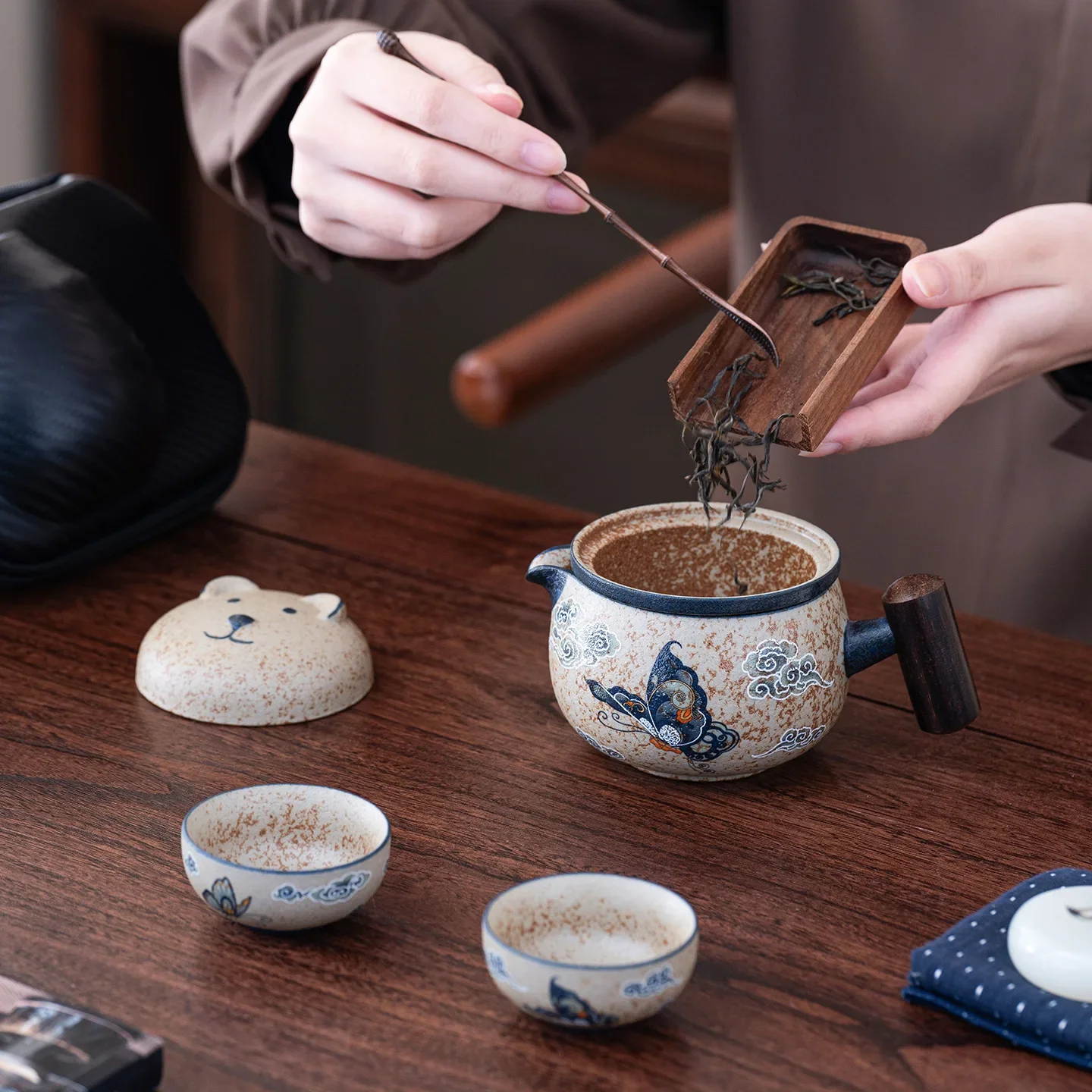 Tea Ceremony Set Colorful Travel Tea Set, One Pot and Two Cups, Portable Quick Cup, Cute Bear Cover, Retro Kung Fu Tea Set Gift