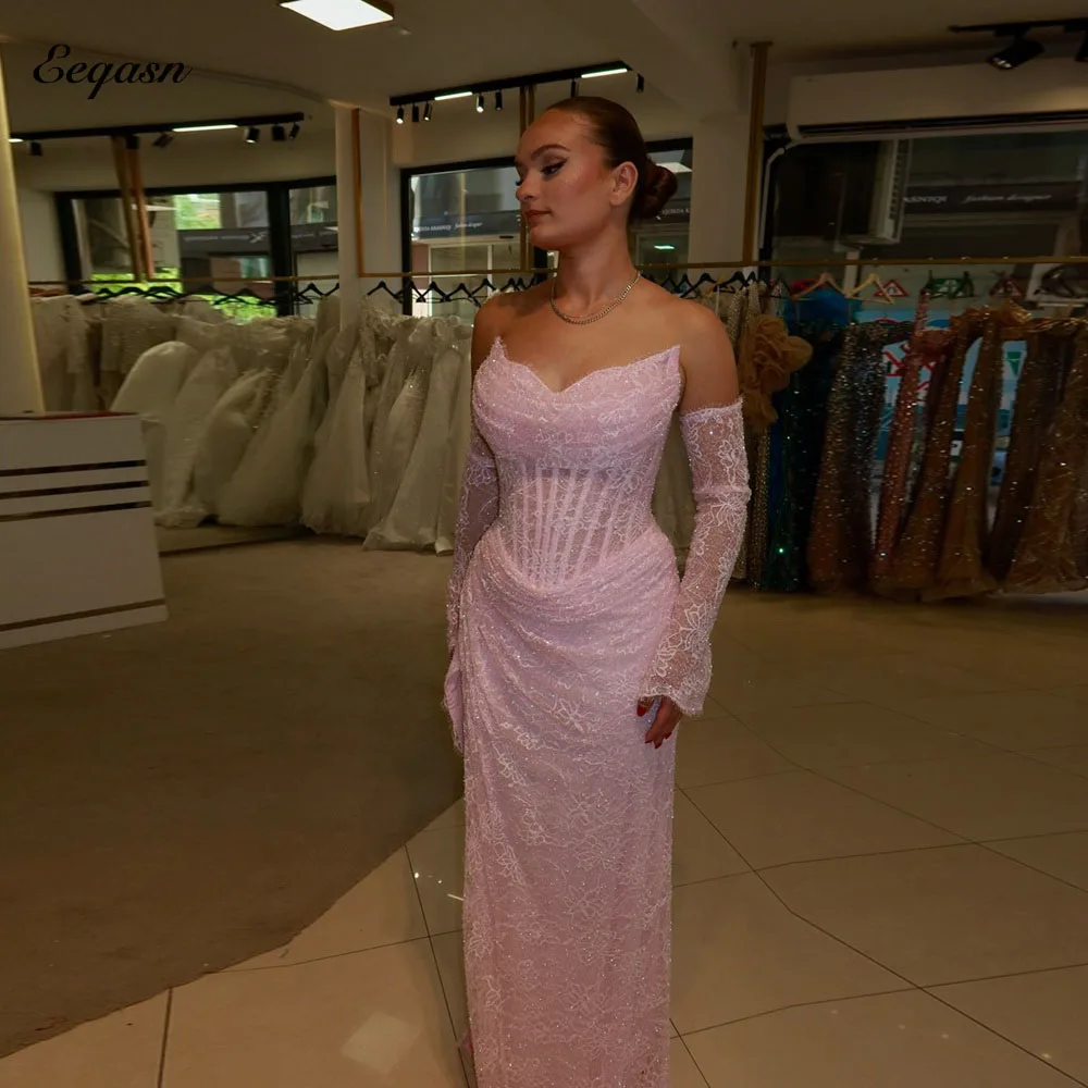 Eeqasn Maßgeschneidertes Rosa Spitzen-Abendkleid Luxuriöses Gerafftes Meerjungfrau-Kleid mit Hohem Schlitz Bodenlange Abendkleider Hochzeitsfeier Mode