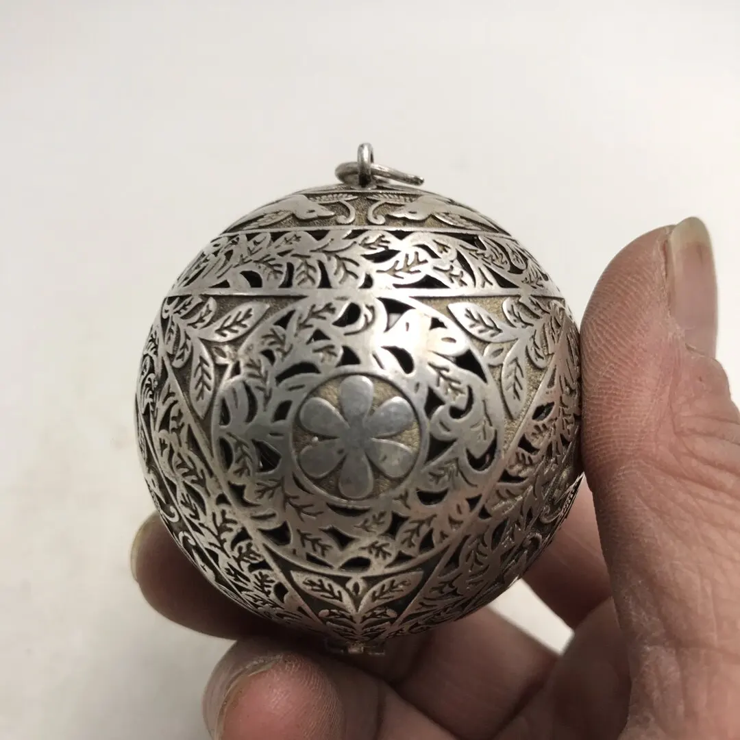 Old Silver Incense Ball Grape Flower Bird Pattern White Copper Hollow Carving Sandalwood Sachet