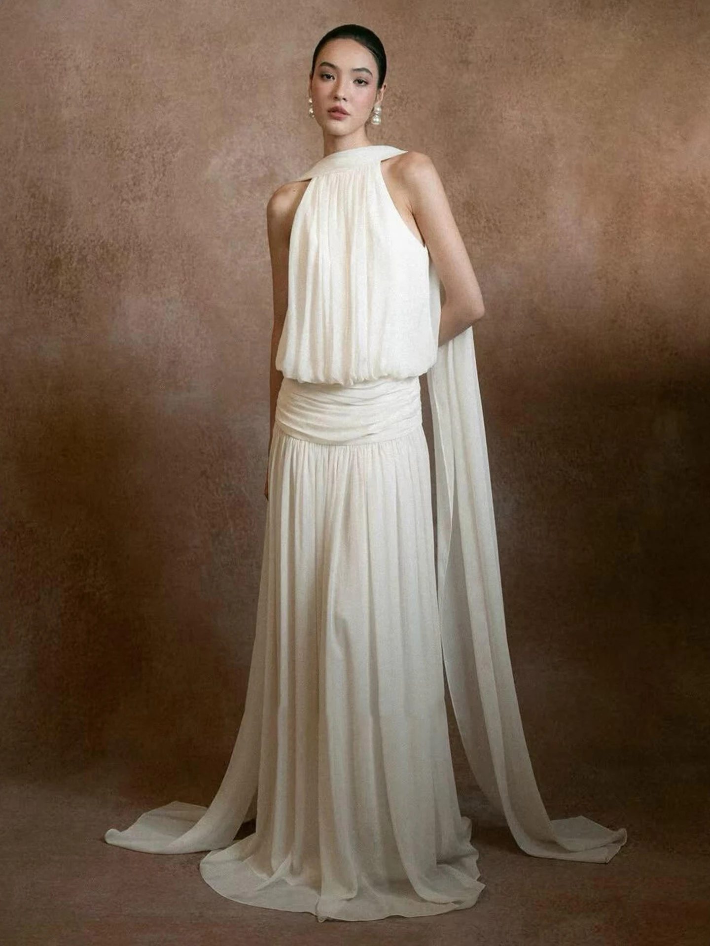 

Elegant Backless Bridal Gown Hanging Neck Design Wedding Dress Long Skirt Zipper Style Net Fabric for Young Brides in Their 20s