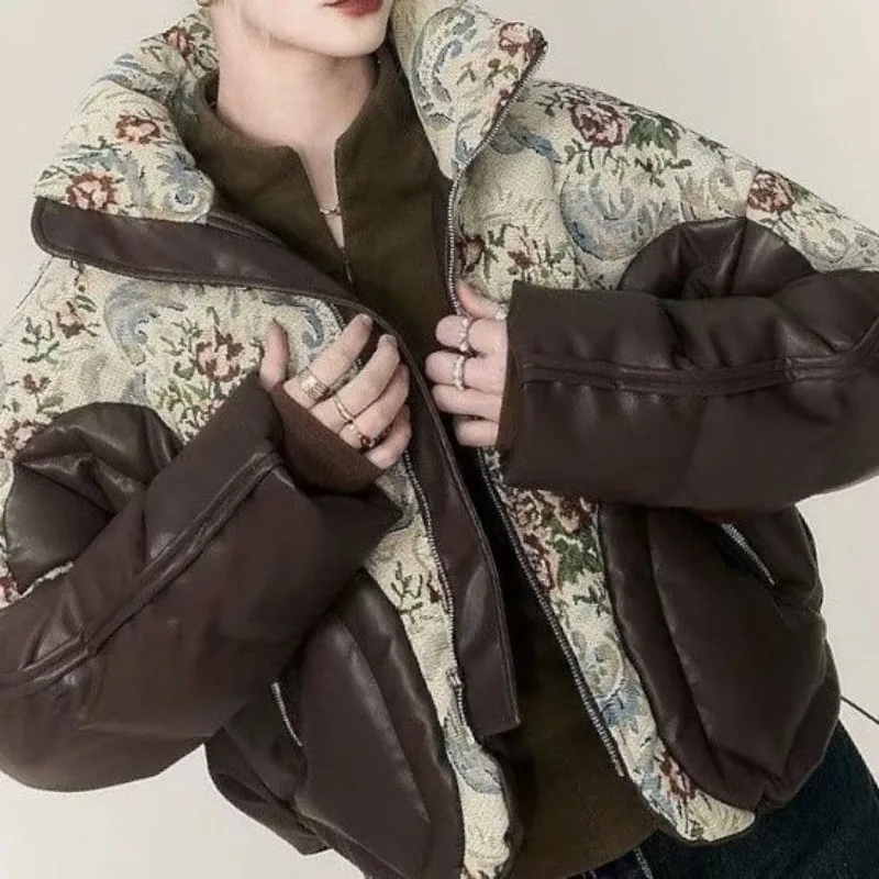 เสื้อแจ็คเก็ตขนเป็ดสำหรับผู้หญิง ลายปักแบบแจ็คการ์ด แต่งหนัง PU แบบต่อผ้า ทรงครอป สีขาว บุด้วยขนเป็ดขาว อุ่นหนา เหมาะสำหรับฤดูหนาว
