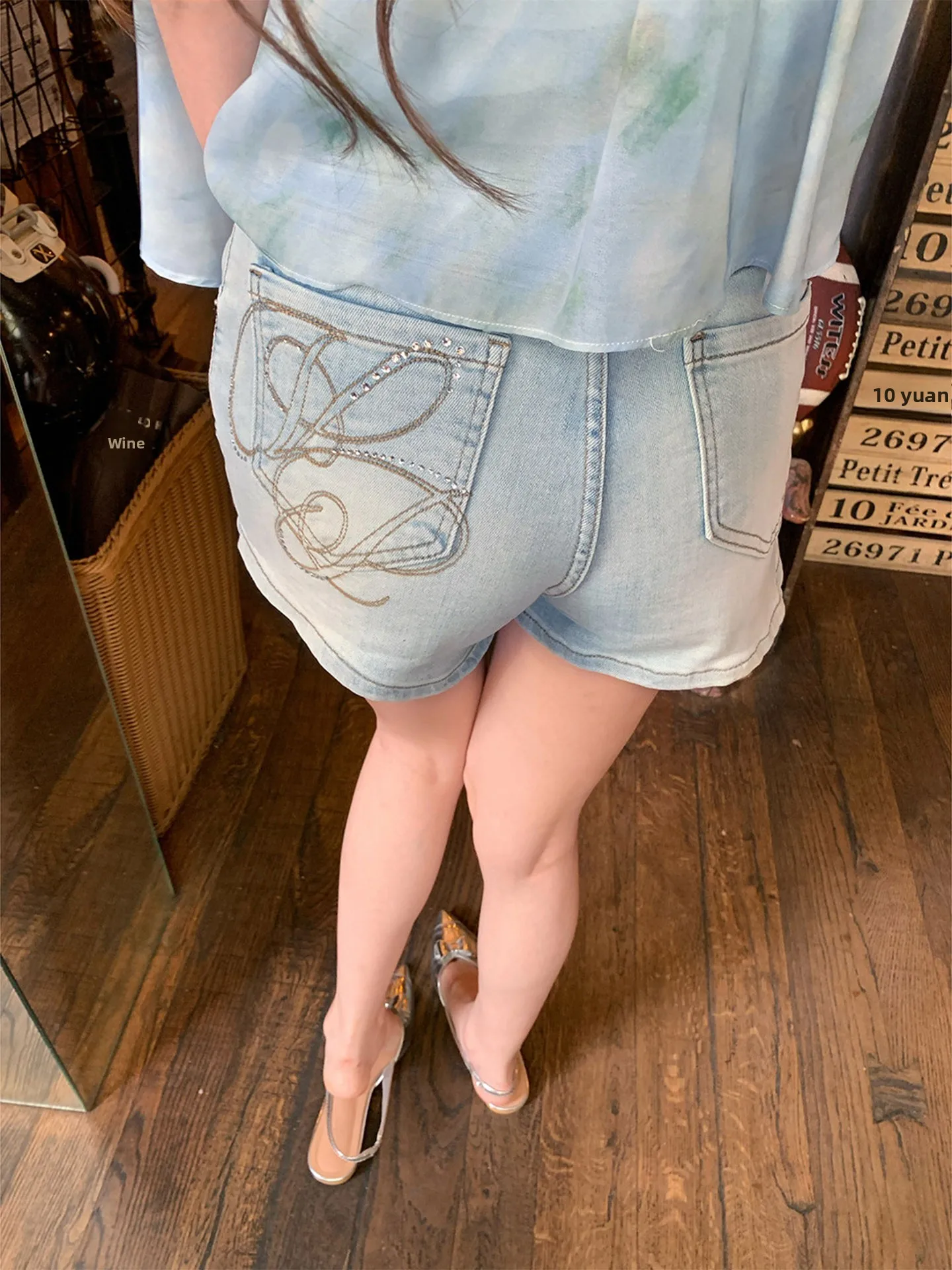 

Sexy Short Denim Shorts Women's Summer Hot Pants Embroidered Back Pocket Tight Fit Cotton Stretch High Waist Butt Lifting