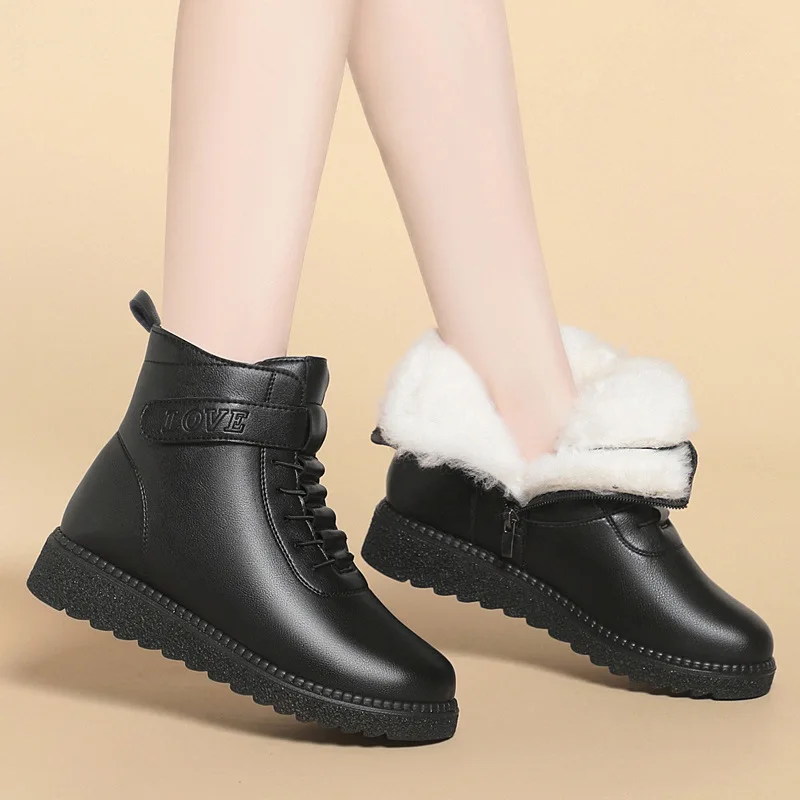 

Plus Size 36-43 Comfortable Soft Leather Boots Warm Fur Shoes Winter 2025 Women's Short Plush Wool Ankle Boots for Office Mom