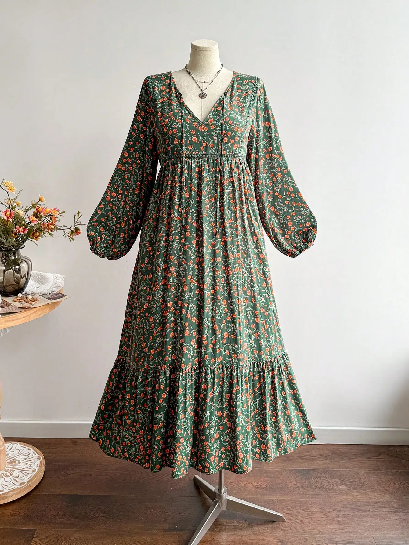 

Women's Floral V-Neck Long Sleeve A-Line Dress With Ruffle Hem And Lace Trim