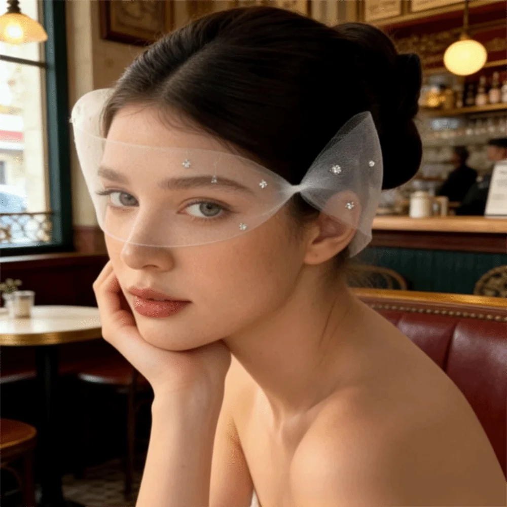 Elegant Mesh Pearl Short Veil White Tulle Fabric Pearl Embellished Party Eye Veil Bridal Face Mask Stage Performance