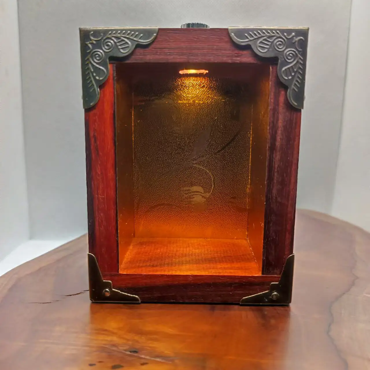 Pterocarpus Santalinus Mini Shrine Small Shrine Altar Small Ornaments Miniature Shrine Accessories with Light