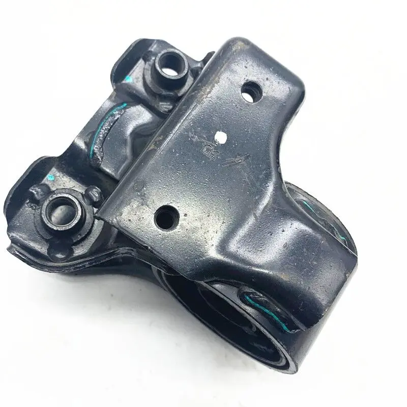 Auto parts for  Dongfeng DFM Fengshen AX7 front and lower swing arm glue sleeves under the ball head triangle arm bushing