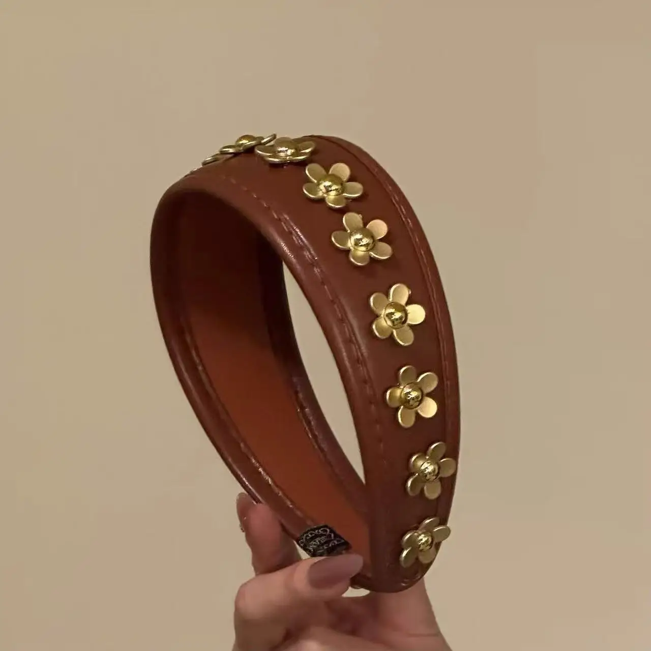 

Весна 2026: Новая модель широкой повязки для волос с цветами, модная повседневная элитная женская повязка для делового и повседневного стиля