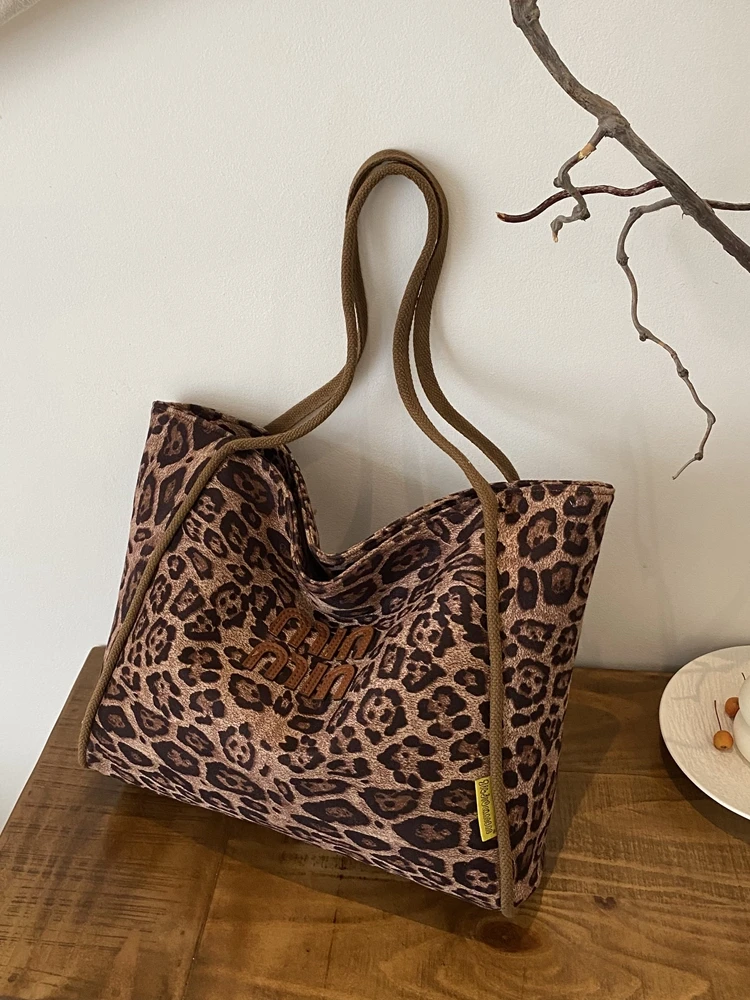 Fashion, simple, popular, retro leopard print ladies shoulder bag, new large-capacity tote bag, all-match commuter shoulder bag