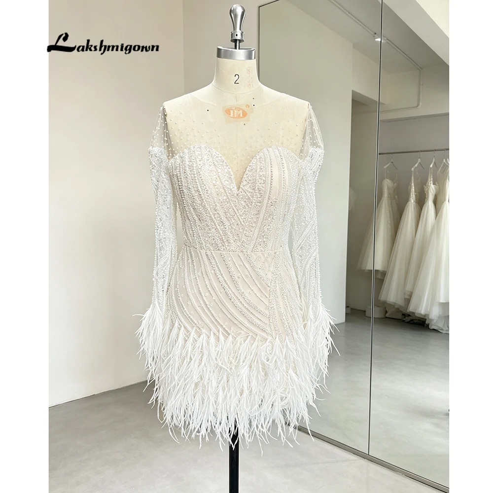 Lakshmigown Langarm-Brautkleid mit Perlen und Federn, kurzes Hochzeitskleid mit herzförmigem Ausschnitt, Illusionshalsausschnitt, Schlüsselloch-Rücken, Mini-Brautkleid für die Hochzeitsfeier – Detail 5