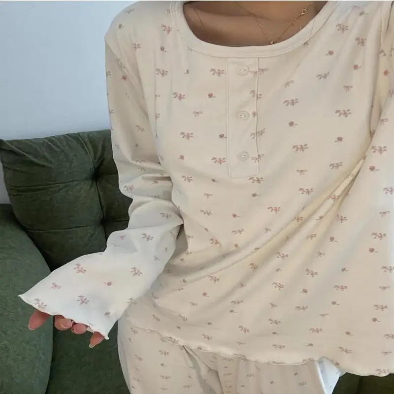 

Сексуальный пижамный комплект, женская одежда для сна, осень-зима 2025, новинка, немецкий бархатный теплый зимний пижамный комплект с цветочным принтом, брюки с длинными рукавами, домашний костюм