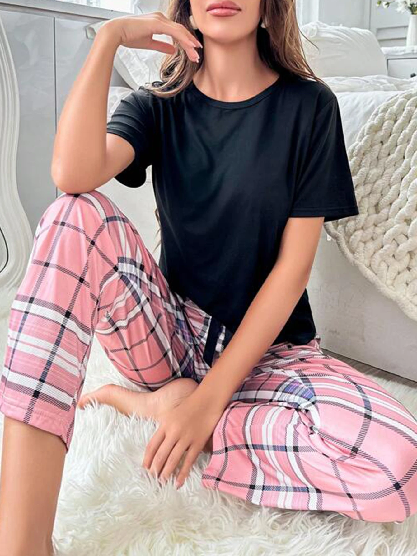 Women Pajamas Set Plaid Print Round Neck Short Sleeve Elastic Pants Sleepwear Set Black Top Plaid Pants