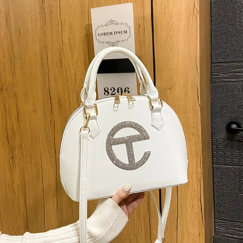 

Autumn/Winter Fashion Design 2025 New Women's Bag - Personalized Solid Color | Versatile Large-Capacity Commuting Messenger