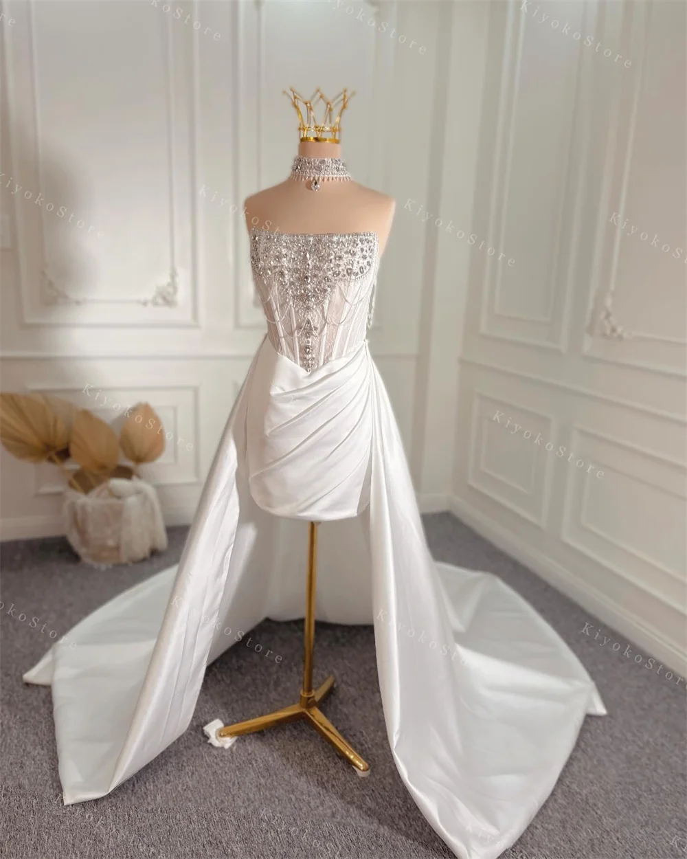 Tokyo Customized White Strapless Wedding Dresses Sleeveless Back Zip Bridal Gowns 2025 Elegant Detachable Train Wedding Gowns