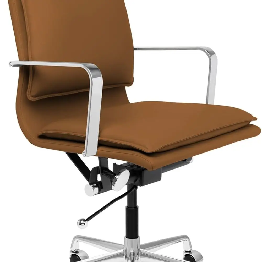 

Поворотное компьютерное кресло из коричневой кожи с высокой спинкой, мягким сиденьем и подлокотниками