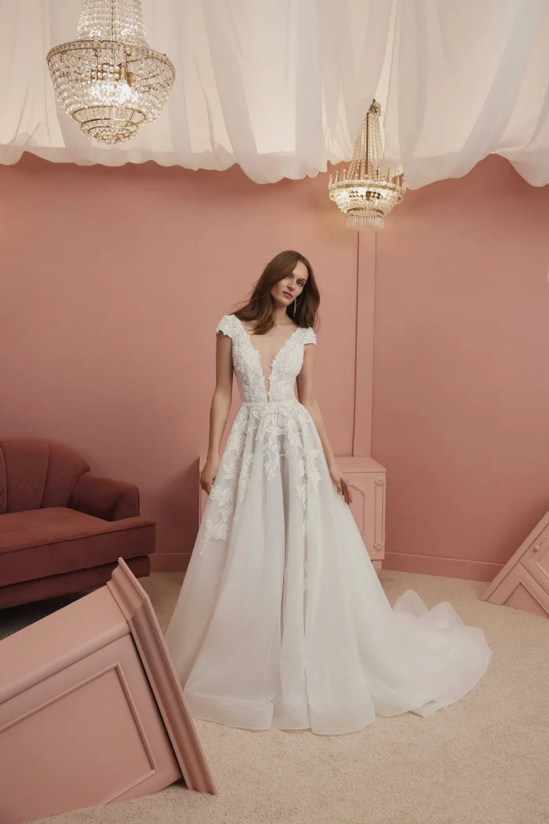 

Elegant Church Style Wedding Dress, Deep V White Long Train, Sleeveless Floral Slim-Fit Backless Wedding Gown, Customizable.