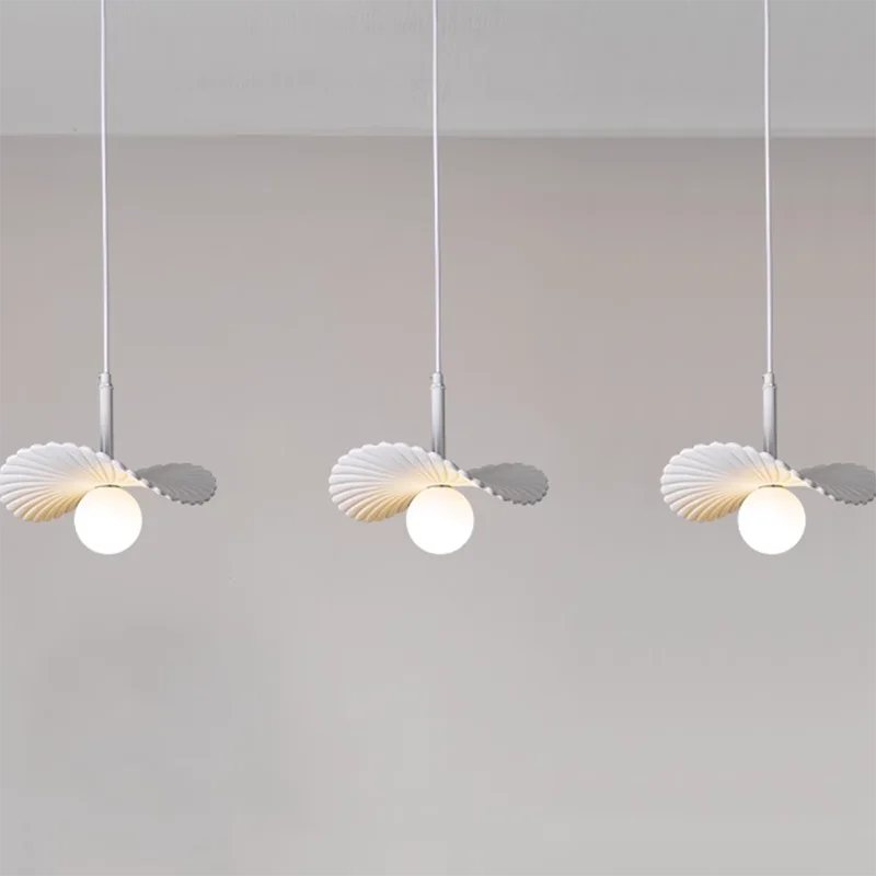 

Exquisite white creative indoor chandelier, French Nordic modern personality resin for home life (excluding light bulbs).