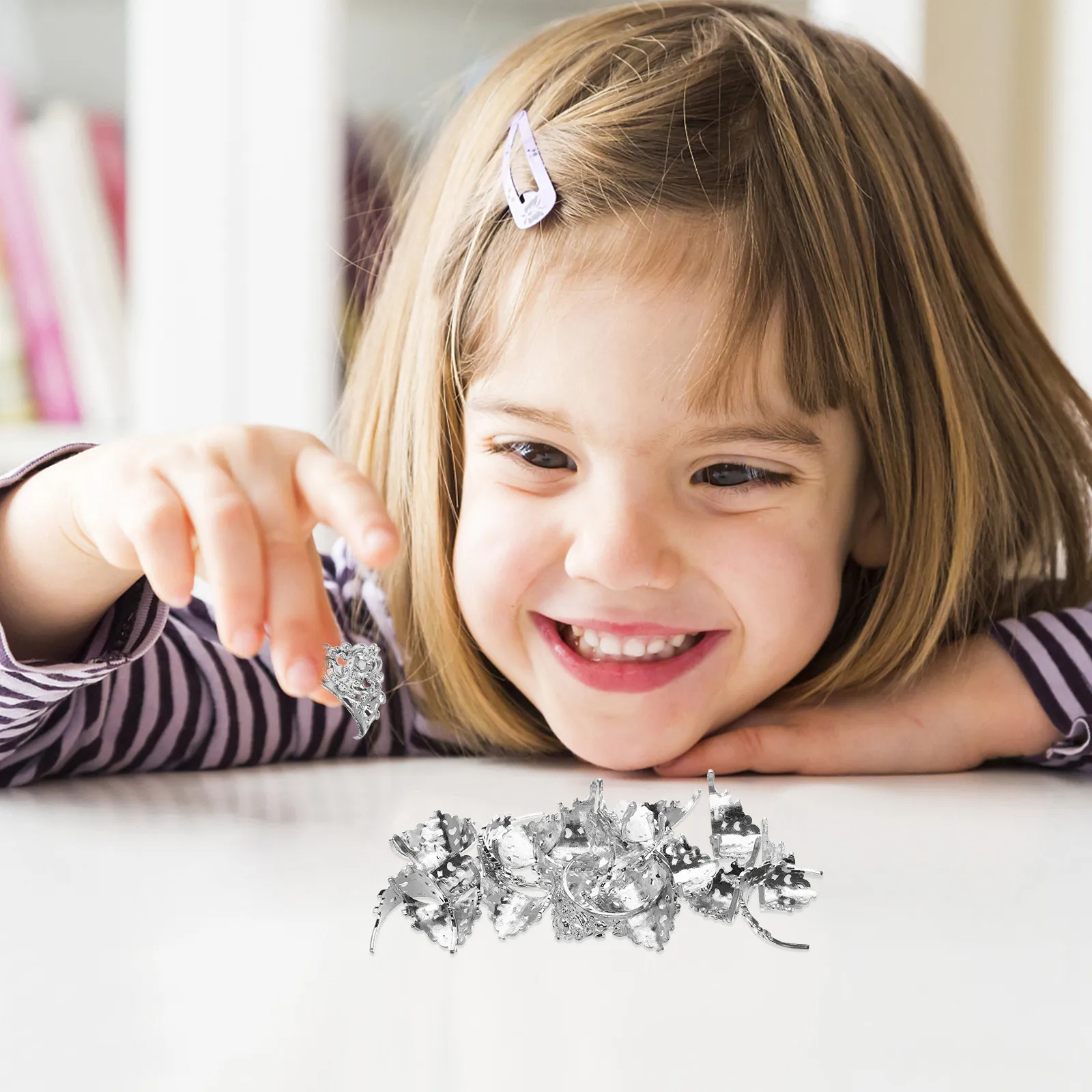 

20Pcs Crowns Plastic Stable Headwear for Dress-Up Fashion Jewelry Accessories for Kids Pretend Play Mini Crown