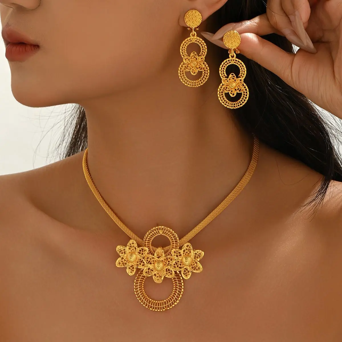 

New Dubai Fashion 24K Gold Plated Necklace Earrings Exquisite Engagement Party Jewelry Set for Lovers