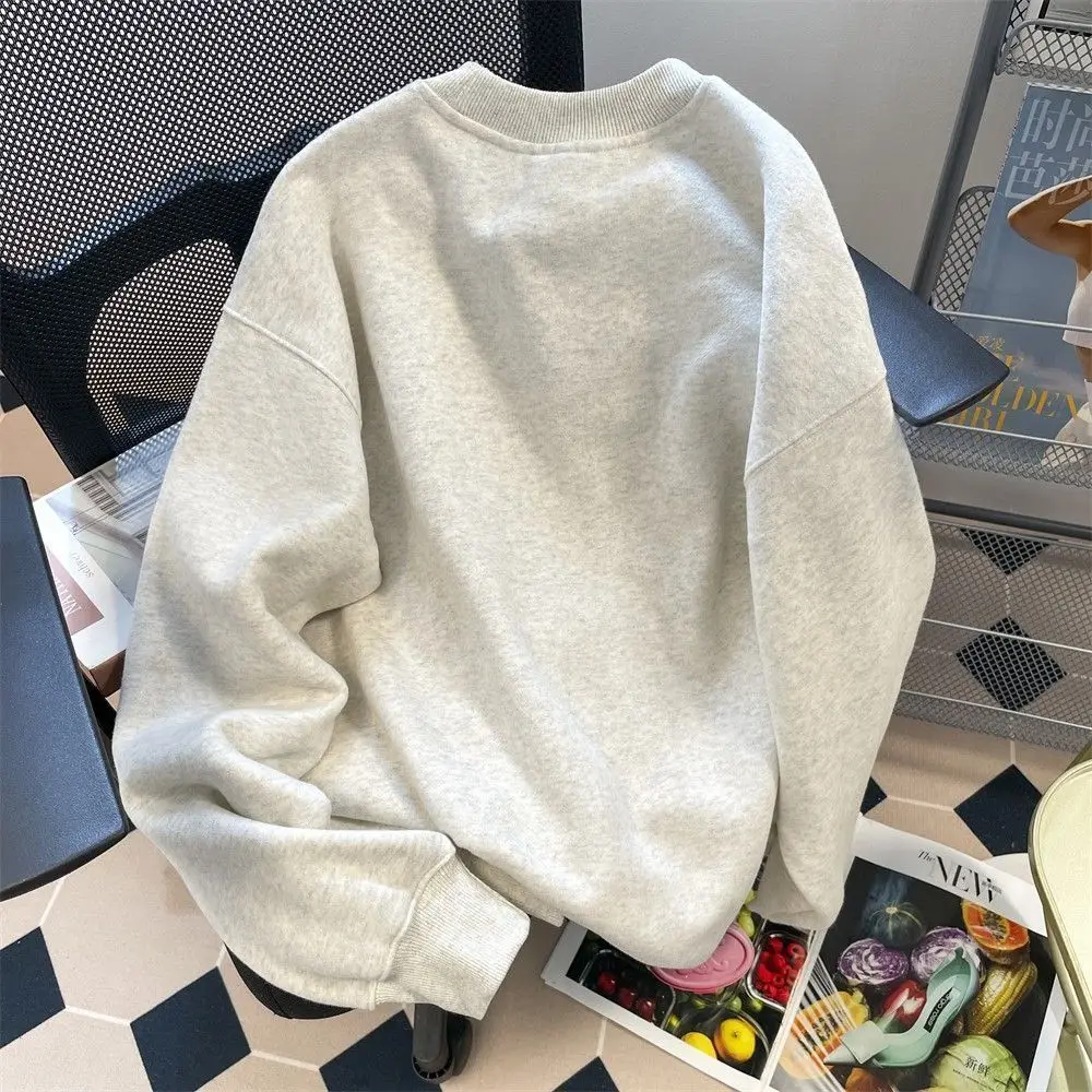 เสื้อสเวตเชิ้ตผ้าฟลีซไม่มีฮู้ดสำหรับผู้หญิง สีตัดกัน สไตล์ฤดูใบไม้ร่วง ระบายอากาศได้ดี ทรงเข้ารูป สไตล์กรันจ์ ดูอ่อนเยาว์  พร้อมริบบิ้นผูกโบว์ แต่งระบาย สีชมพู