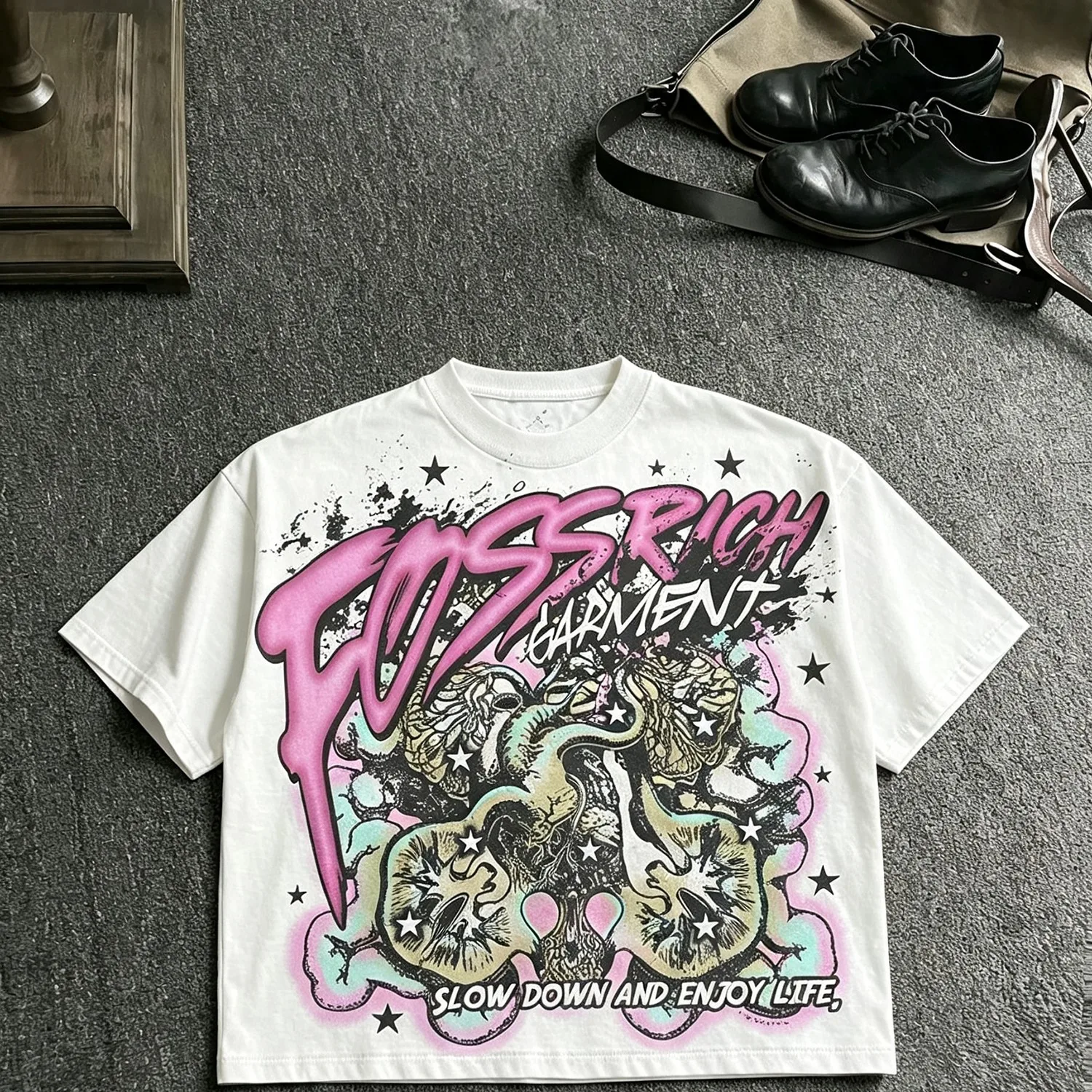 Vintage Grunge Brain Skull Graffiti Graphic T-Shirt Unisex Pink Drip Letter Star Print Slow Down And Enjoy Life Slogan Loose Fit Cotton Short Sleeve Streetwear White Tee for Men Women.