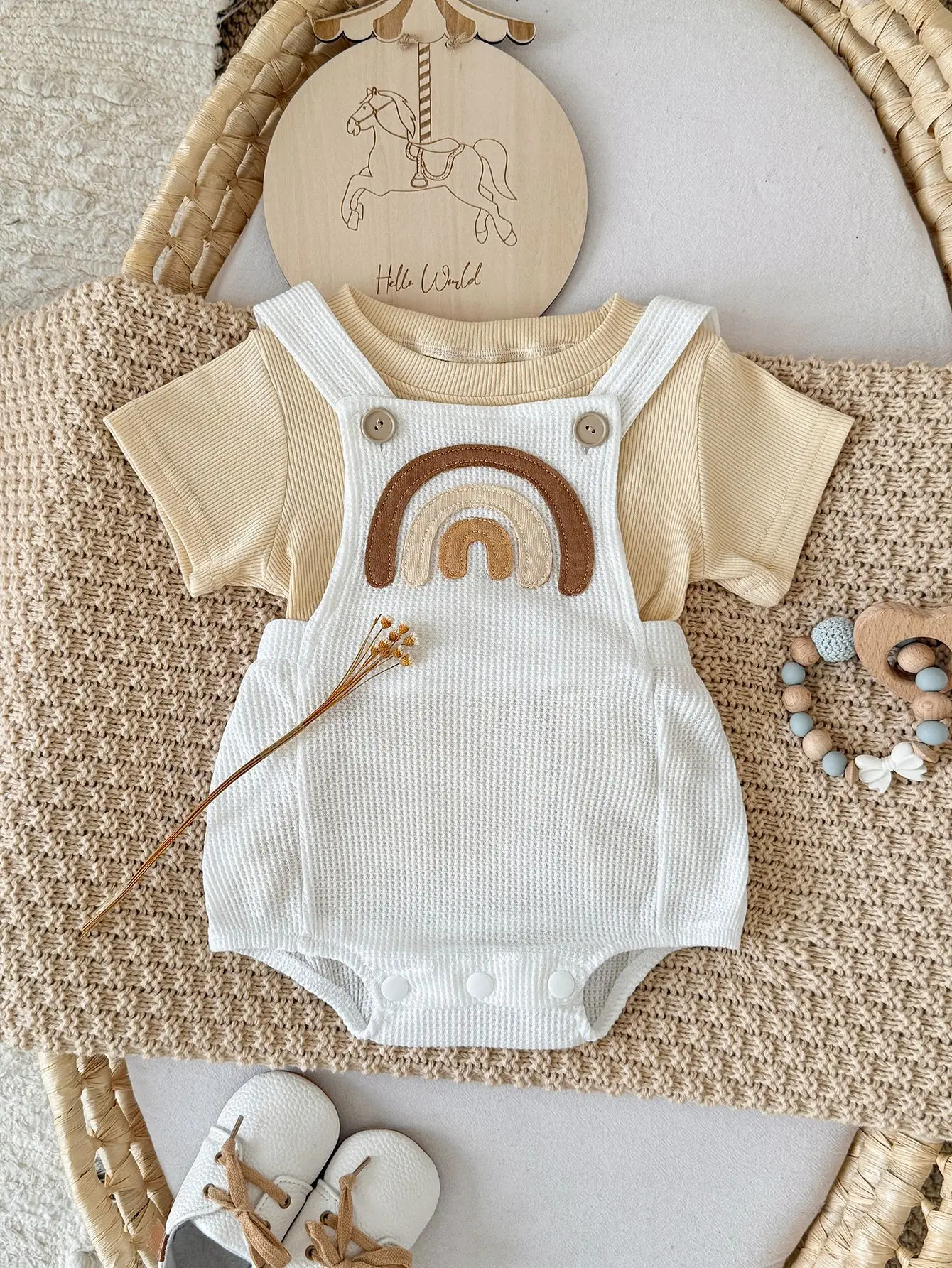 

Korean Style Baby Summer 2PCS Outfit Waffle Knit Short Sleeve T Shirt And Rainbow Overalls Romper For Infant