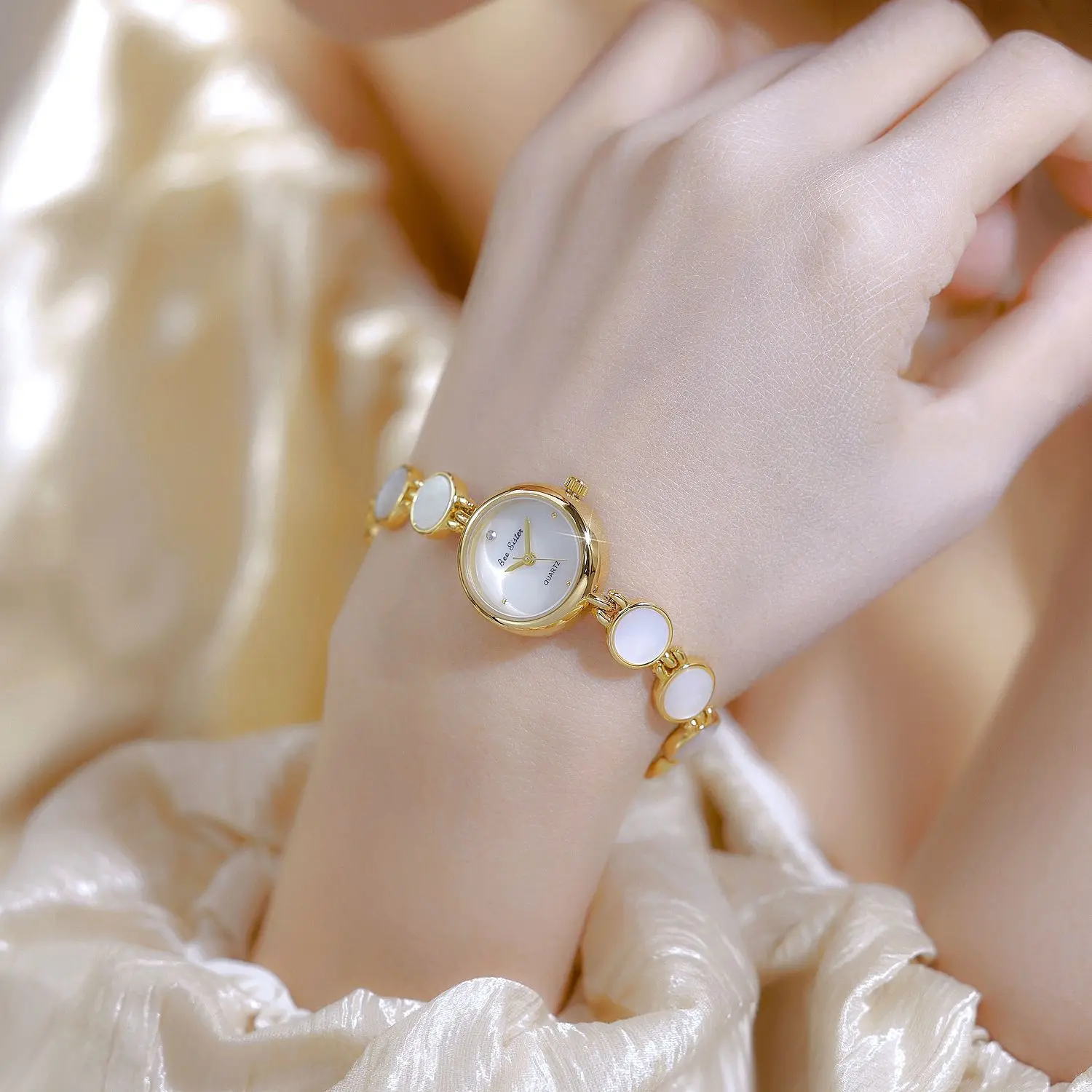 Novas senhoras relógios moda luxo cor natural escudo high-end temperamento circular dial quartzo feminino para relógio pulseira presente