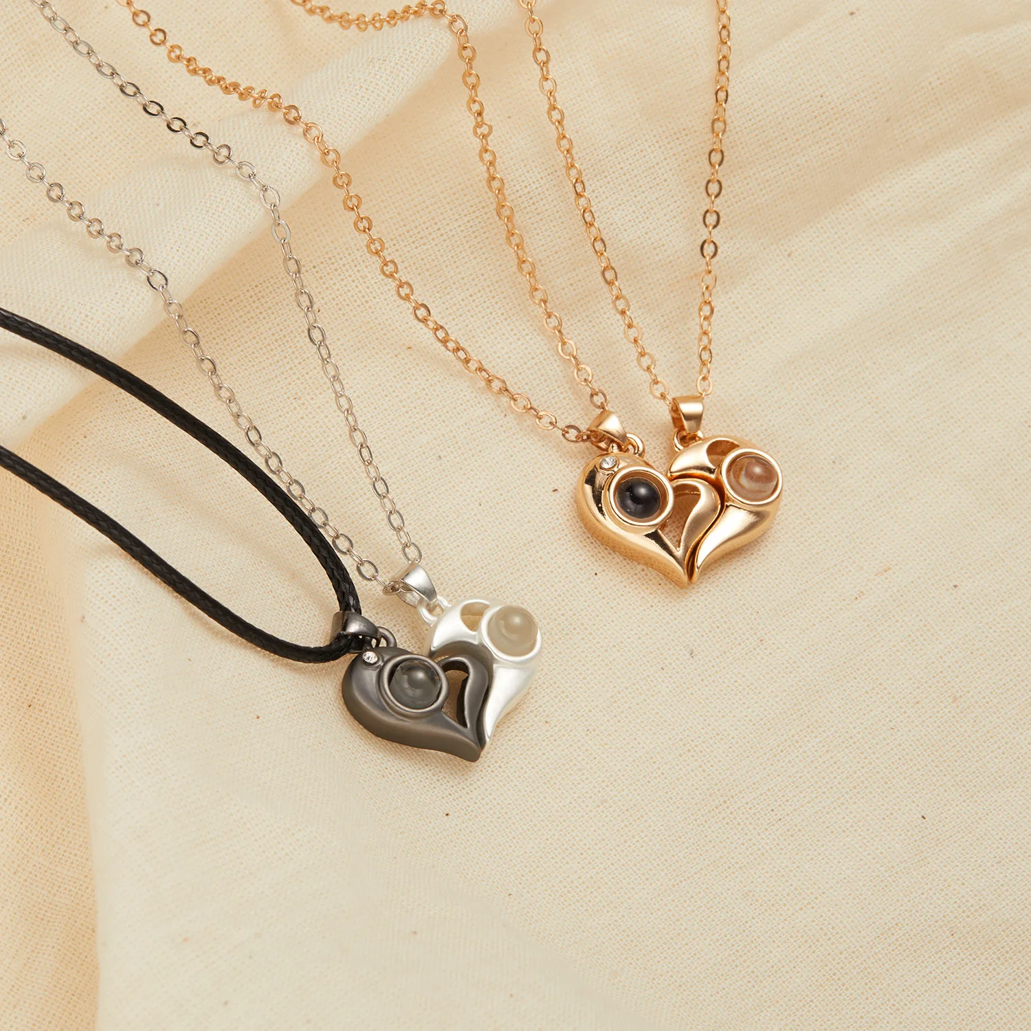 Heart-shaped love magnetic projection 100 languages I love you couple splicing necklace 2-piece set