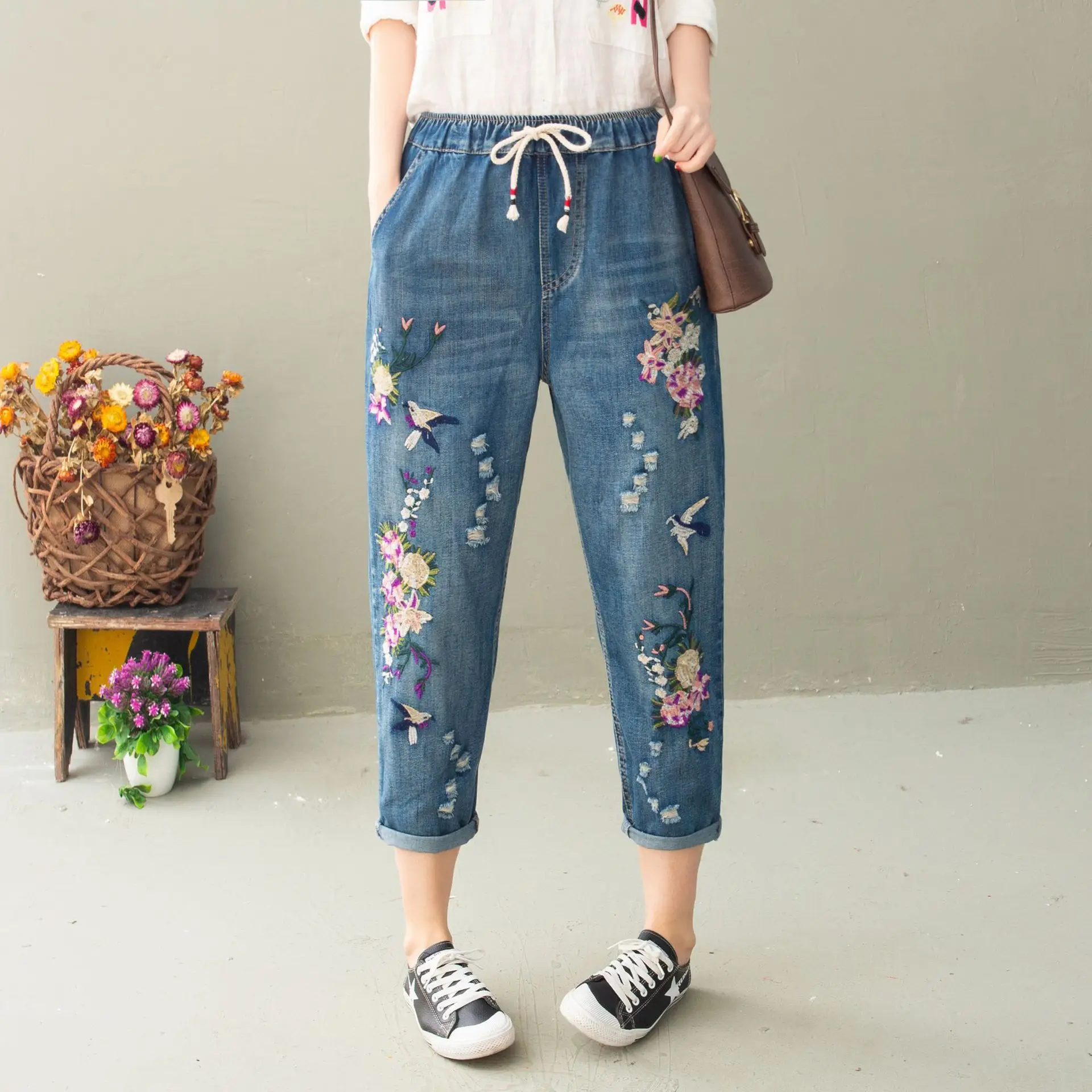 Womens Vintage Floral Loose Denim Pants 2022 Spring Chinese Style Casual Ripped Blue Jeans Holes Elastic Harem Trousers