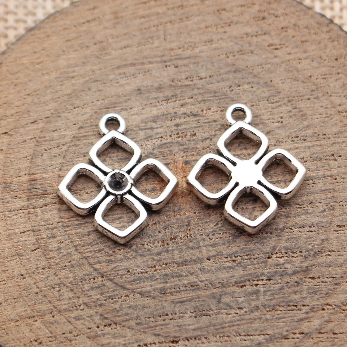 

40pcs 19x16mm(0.75x0.63inch) Antique Silver Color Openwork Rhombus-Shaped Charms Pendants DIY Jewelry Making Accessories