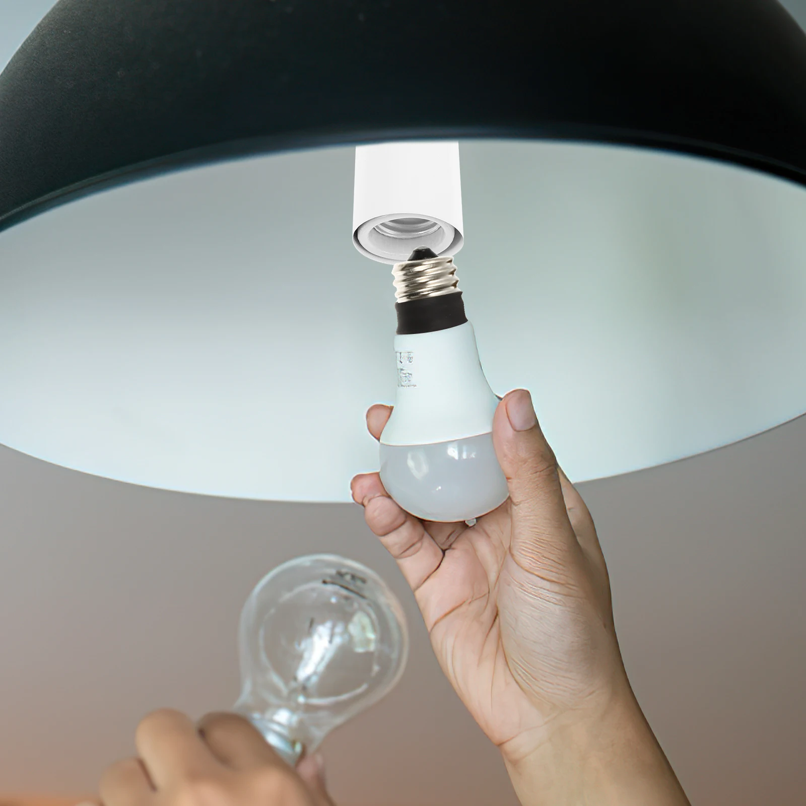 

2Pcs Lamp Socket Replacement Hook Design Elegant Sturdy Pre Drilled Holes Better Heat Dissipation Bulb Holder Light Socket