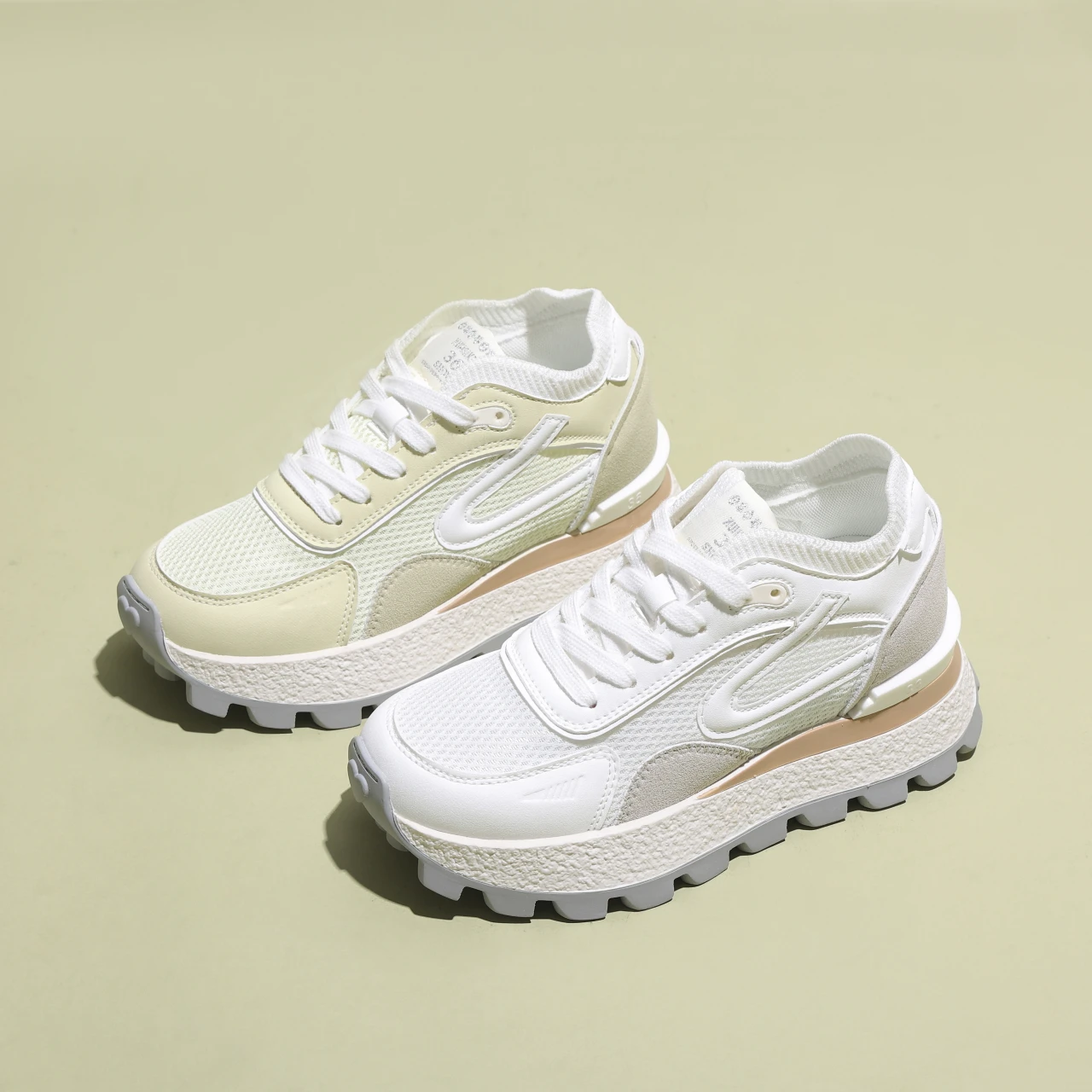 أحذية رياضية نسائية عصرية ذات تصميم علامة تجارية ذات نعل سميك لربيع وخريف 2025 أحذية تنس جديدة برباط علوي شبكي قابلة للتنفس #4