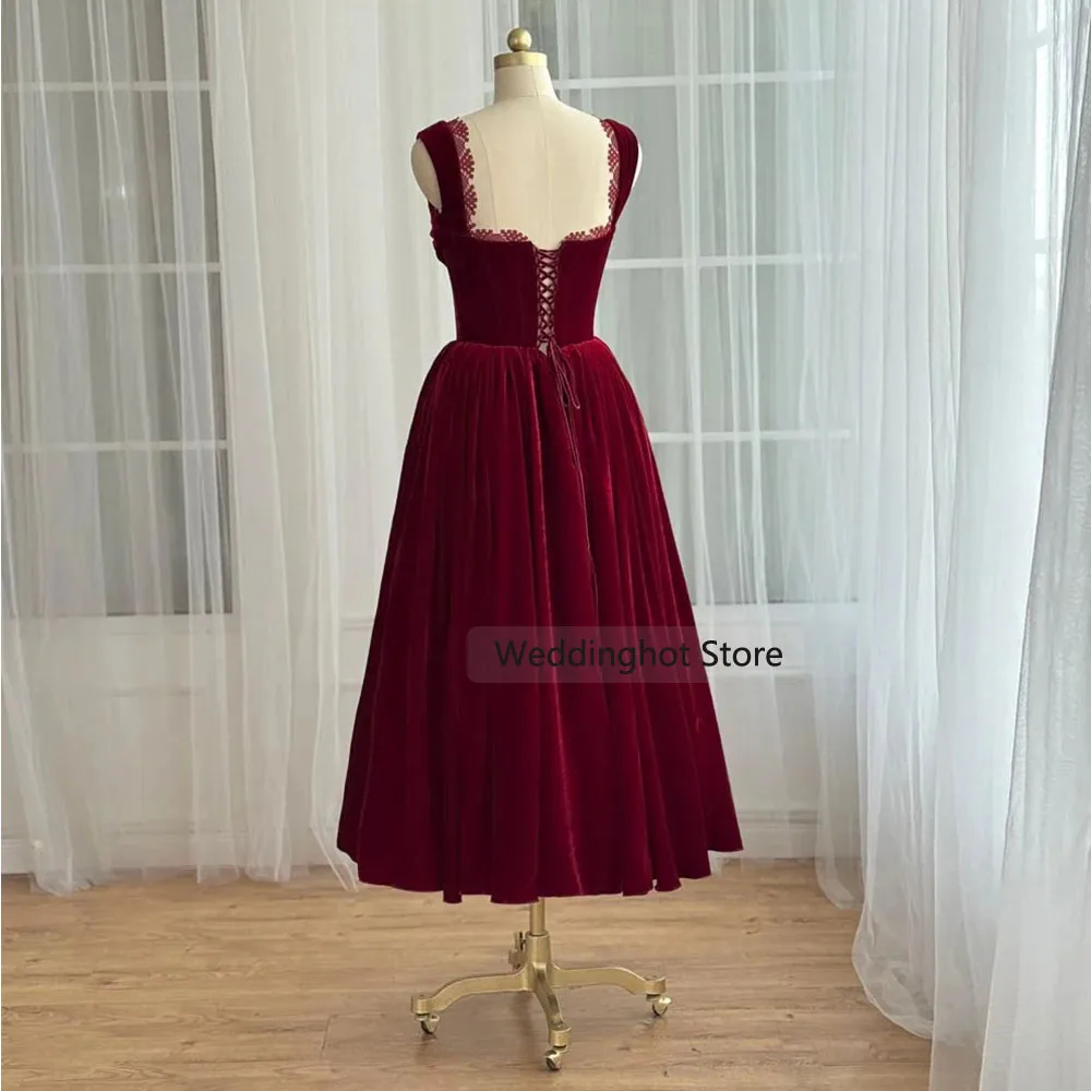 Abito da cocktail midi Una linea di pizzo di velluto increspato Sweetheart Lunghezza tè Abito da cocktail Fucsia Corsetto senza maniche Abiti da ballo da donna