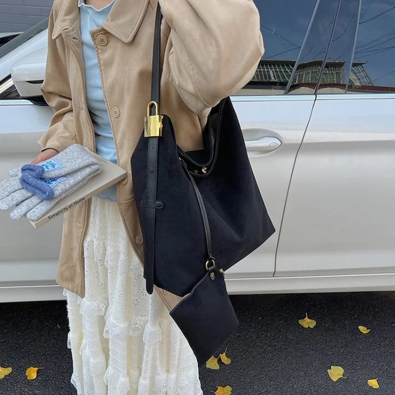 

Famous Designer Leather Women's Messenger Bag Luxury Brand Elegant Classic Fine Craftsmanship Vintage Daily Bag​